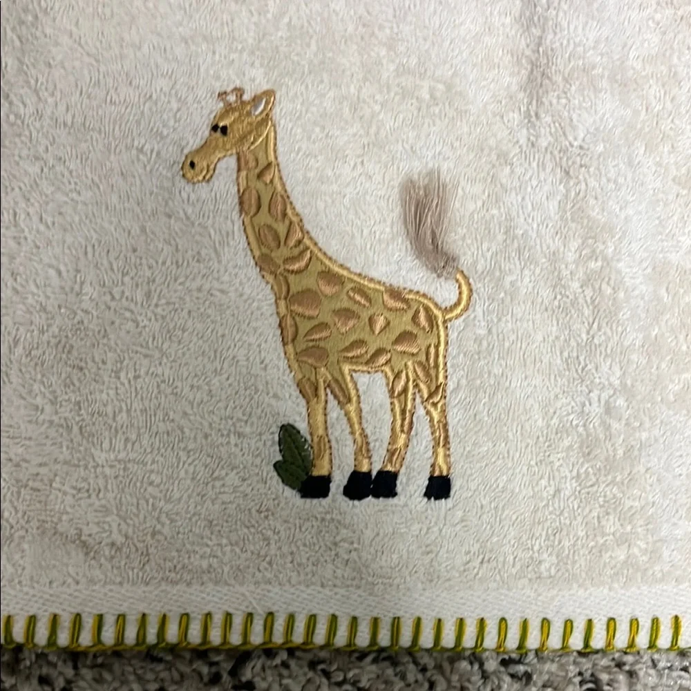 New Monkey and Giraffe Embroidered Towel Set